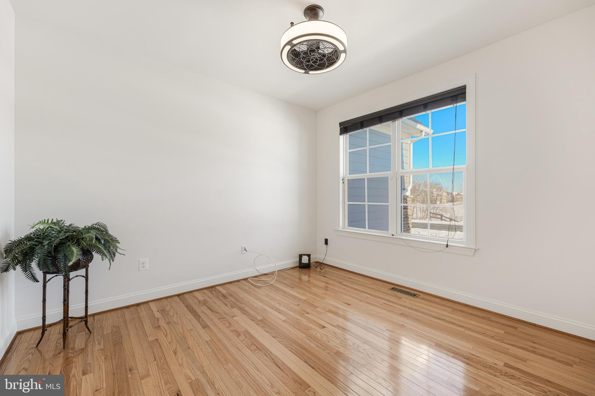 DUTCHMANS CREEK HAMLET - Residential Lease