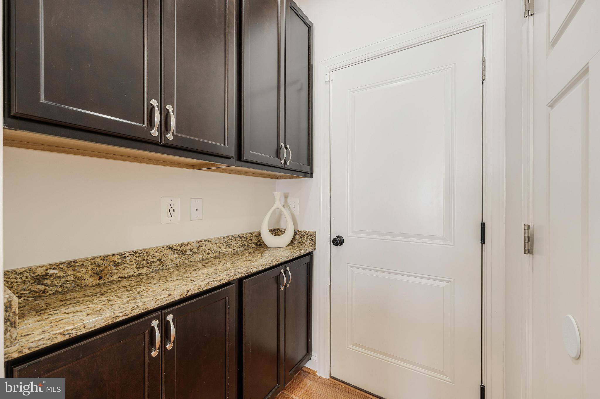 DUTCHMANS CREEK HAMLET - Residential Lease