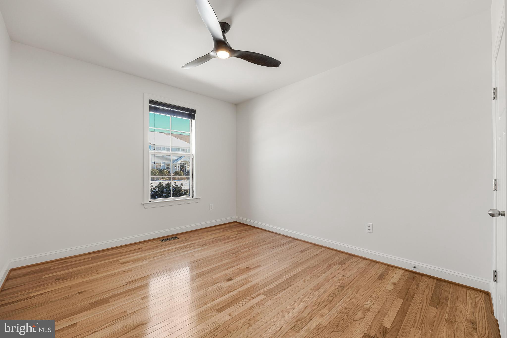 DUTCHMANS CREEK HAMLET - Residential Lease