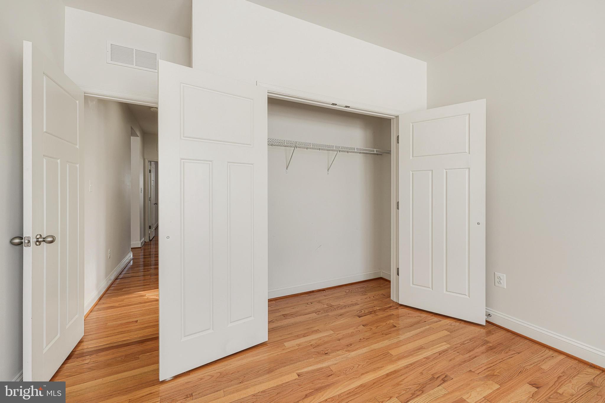 DUTCHMANS CREEK HAMLET - Residential Lease