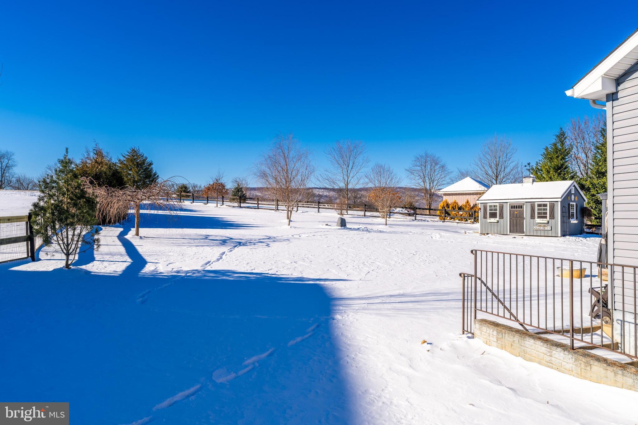 DUTCHMANS CREEK HAMLET - Residential Lease