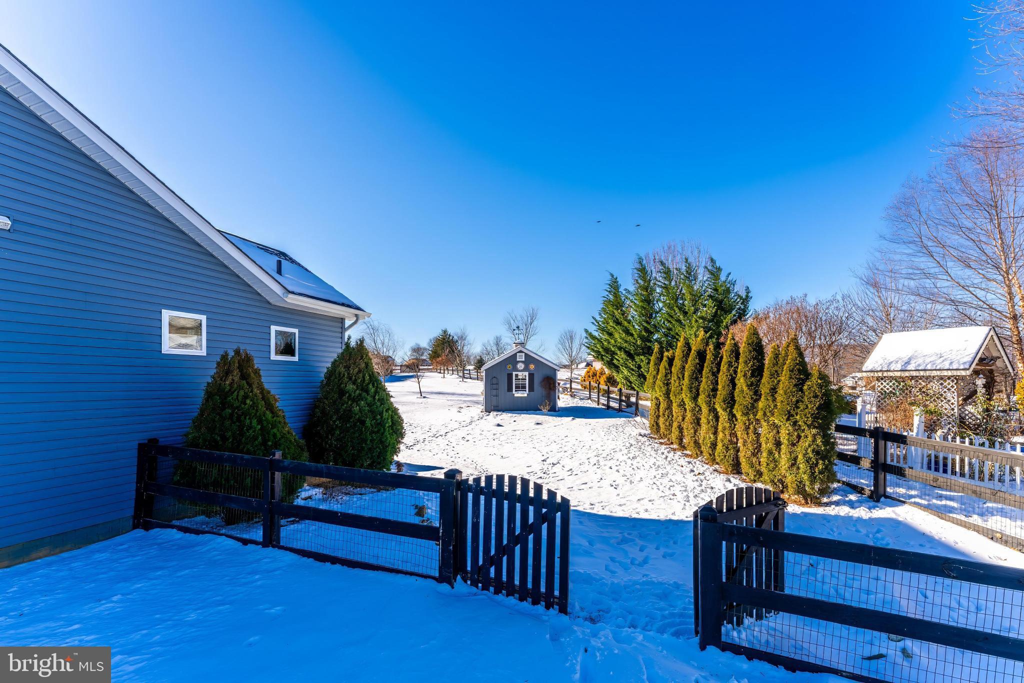 DUTCHMANS CREEK HAMLET - Residential Lease