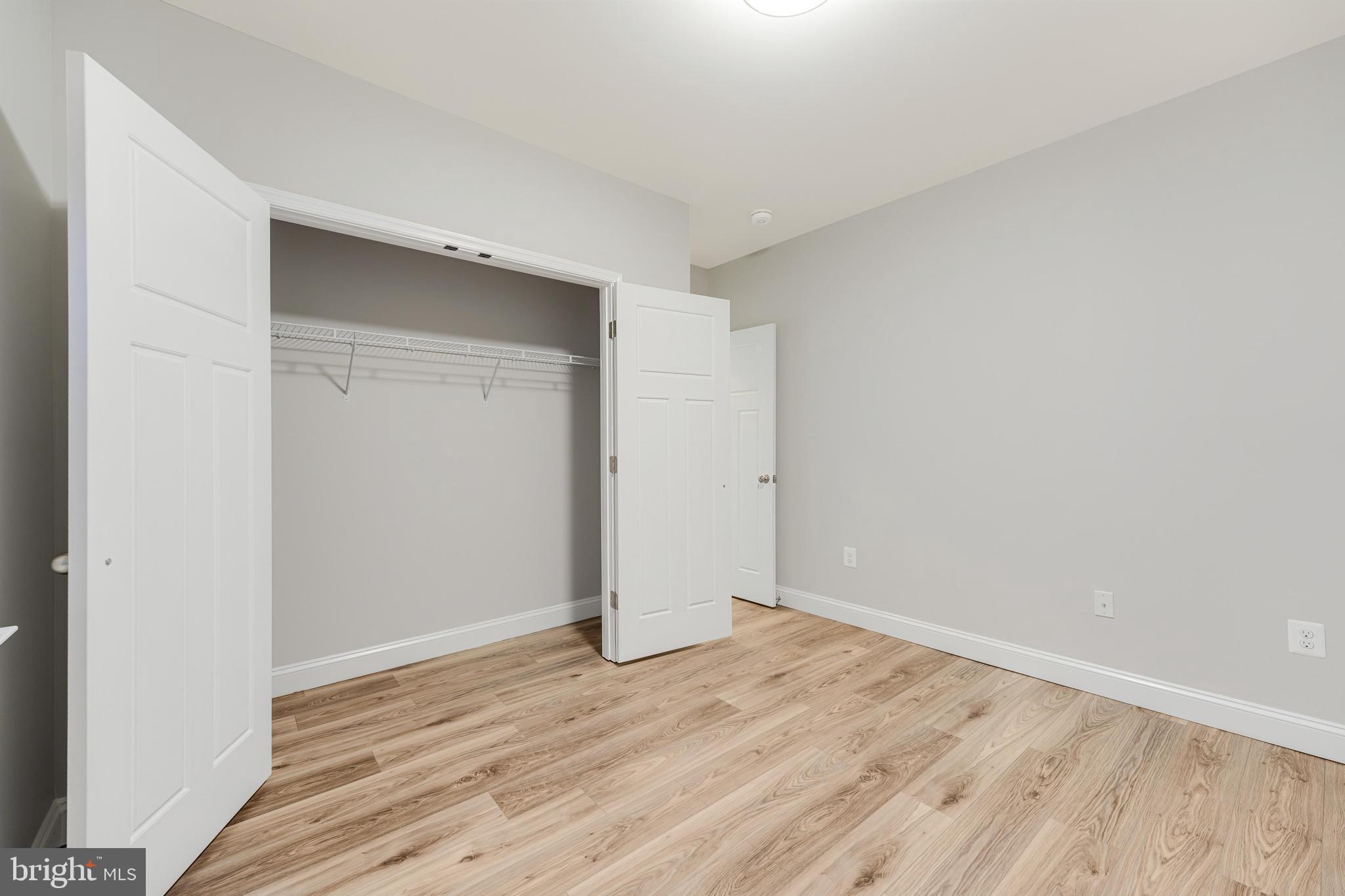 DUTCHMANS CREEK HAMLET - Residential Lease