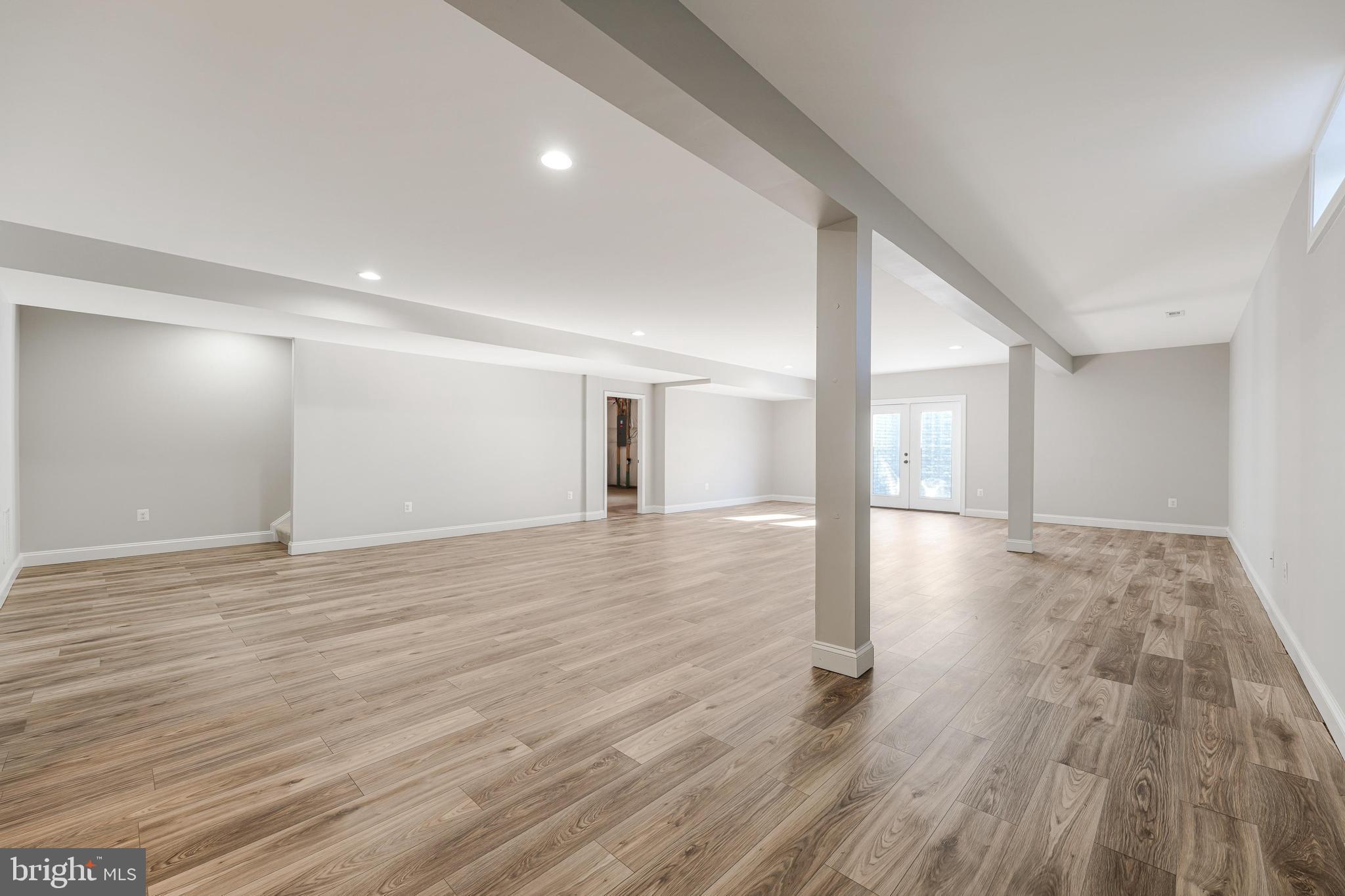 DUTCHMANS CREEK HAMLET - Residential Lease