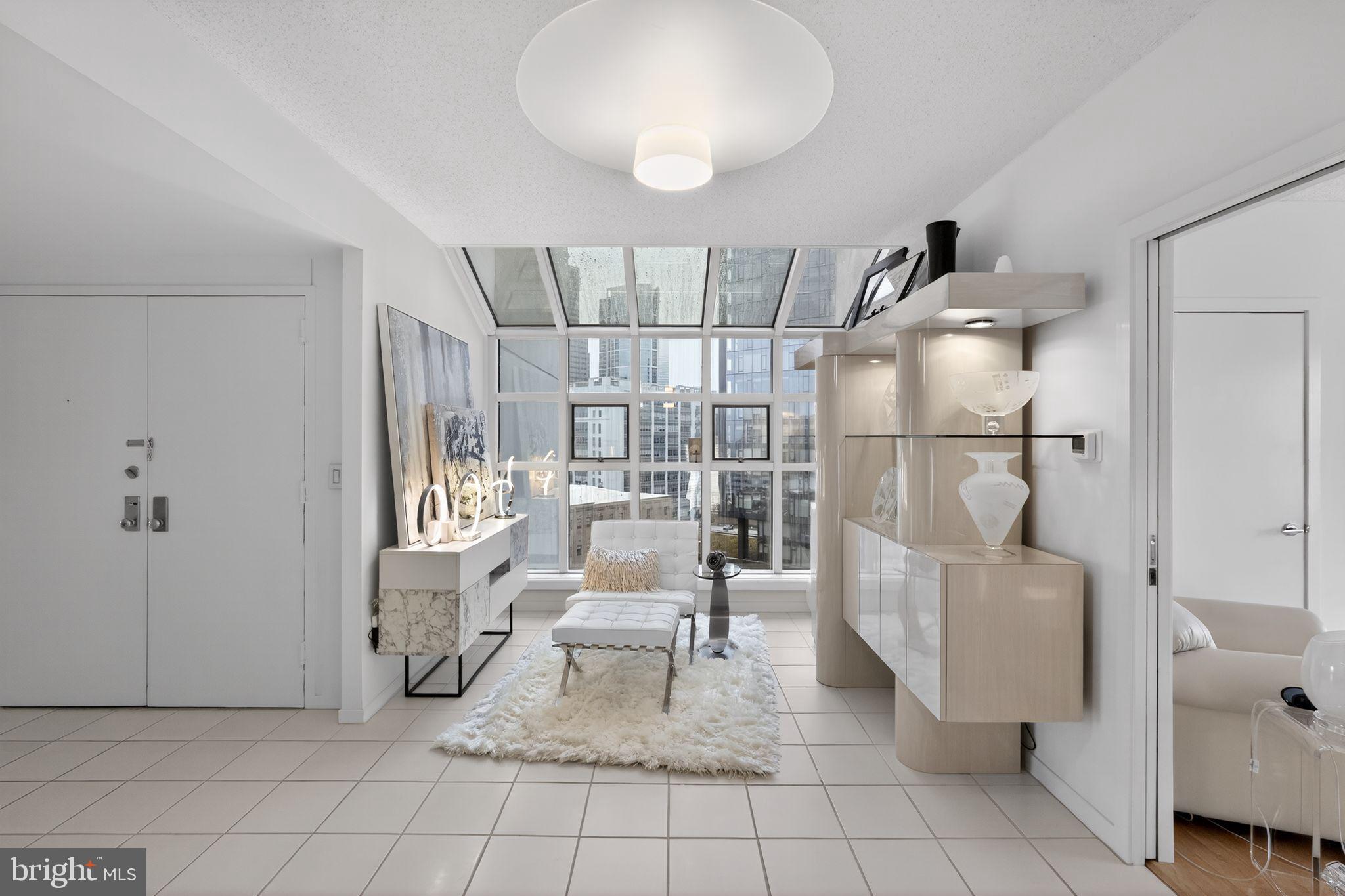 LOGAN SQUARE - Residential