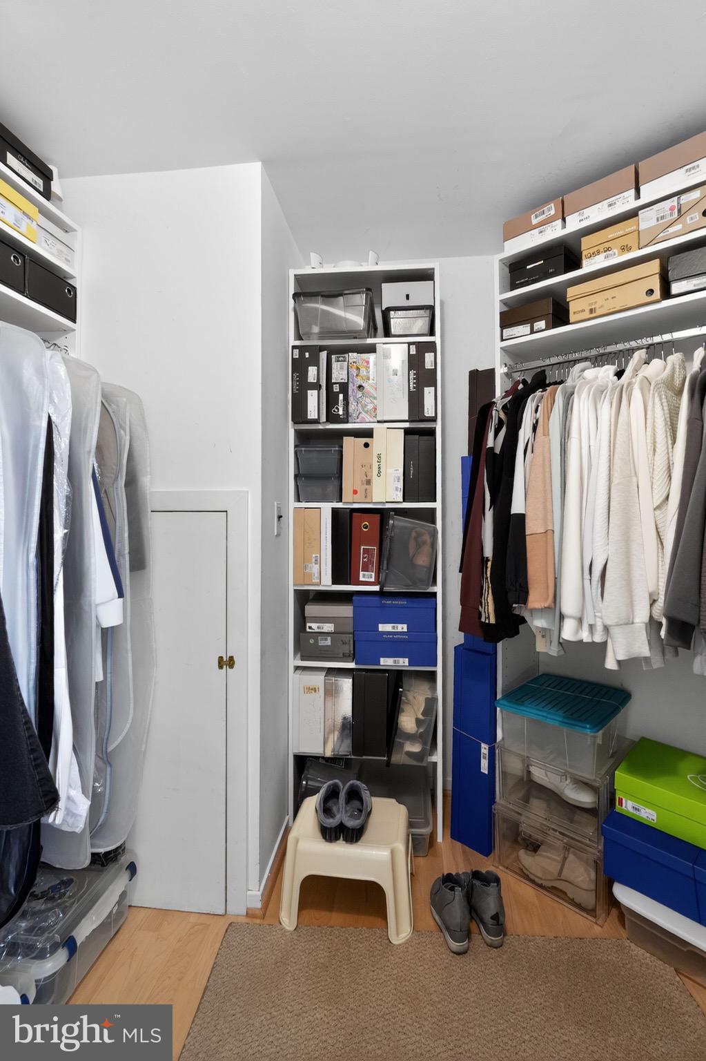 LOGAN SQUARE - Residential