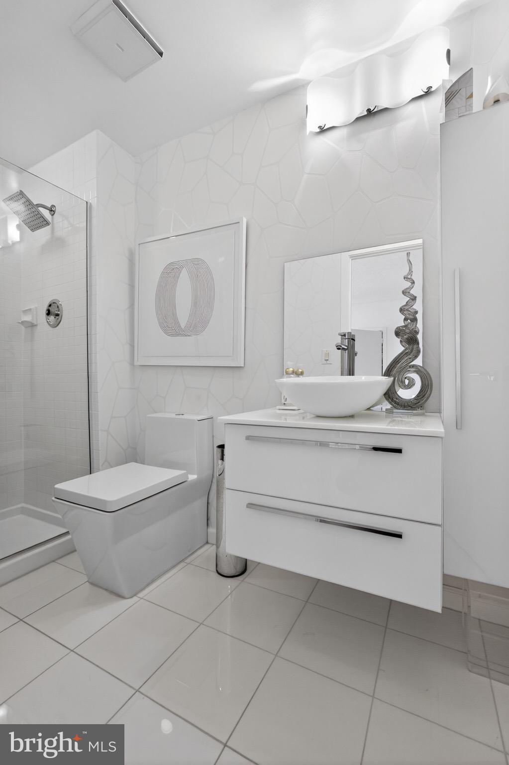 LOGAN SQUARE - Residential