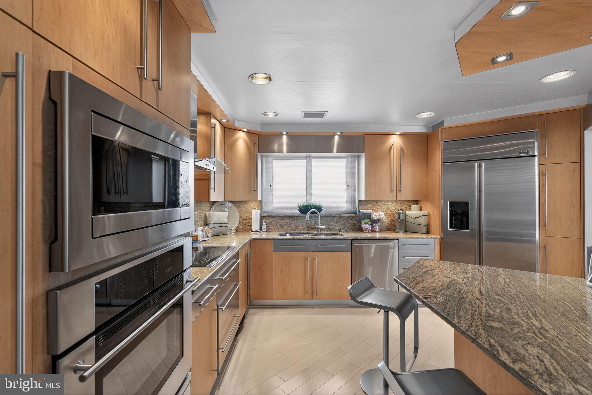 LOGAN SQUARE - Residential