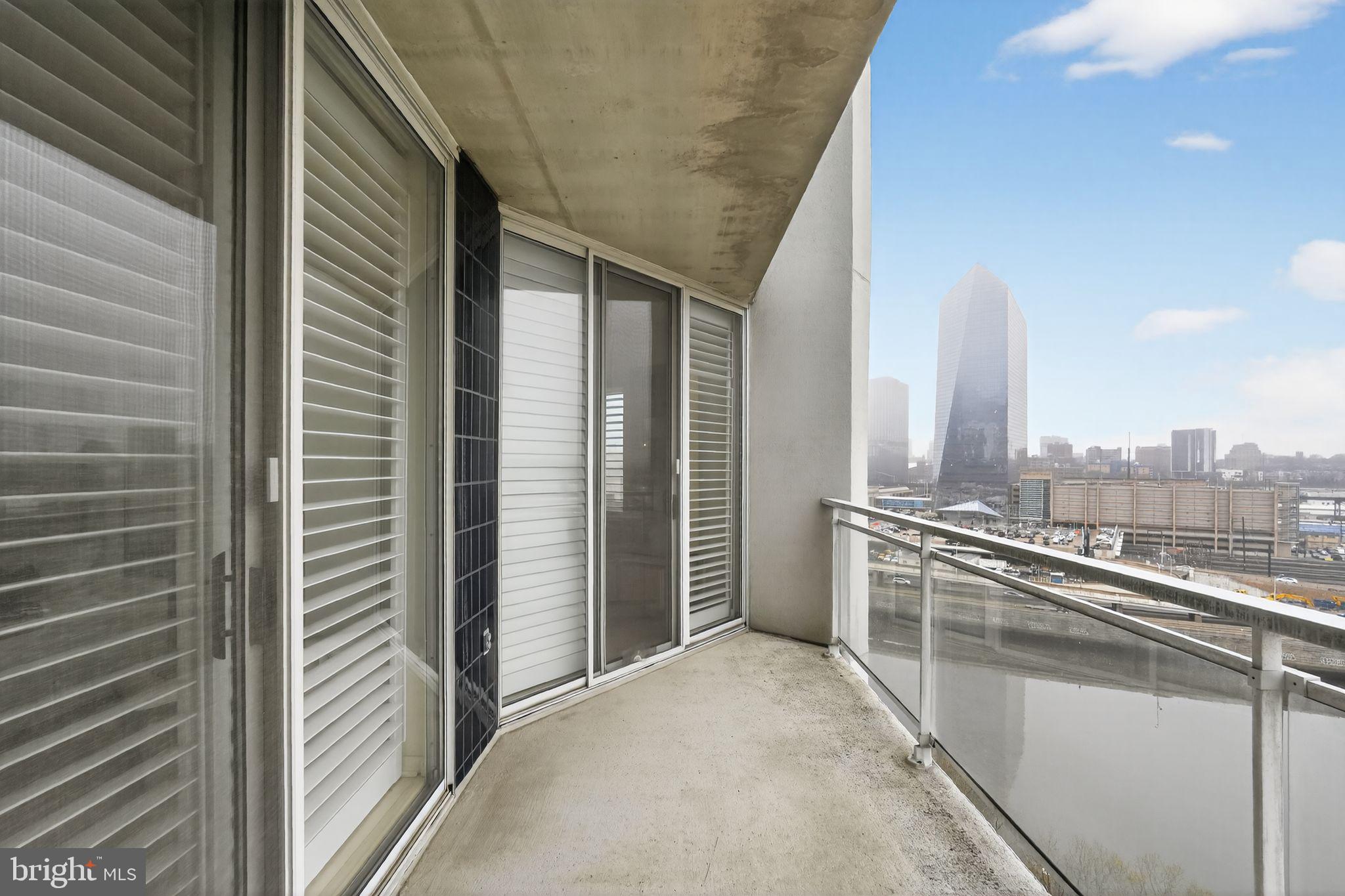 LOGAN SQUARE - Residential