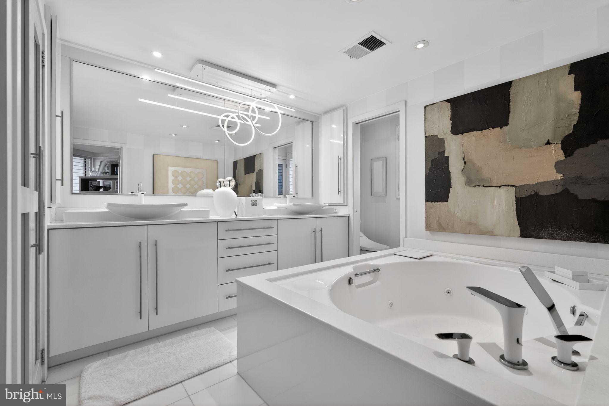 LOGAN SQUARE - Residential