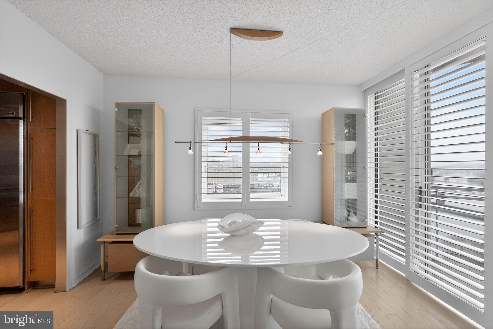 LOGAN SQUARE - Residential