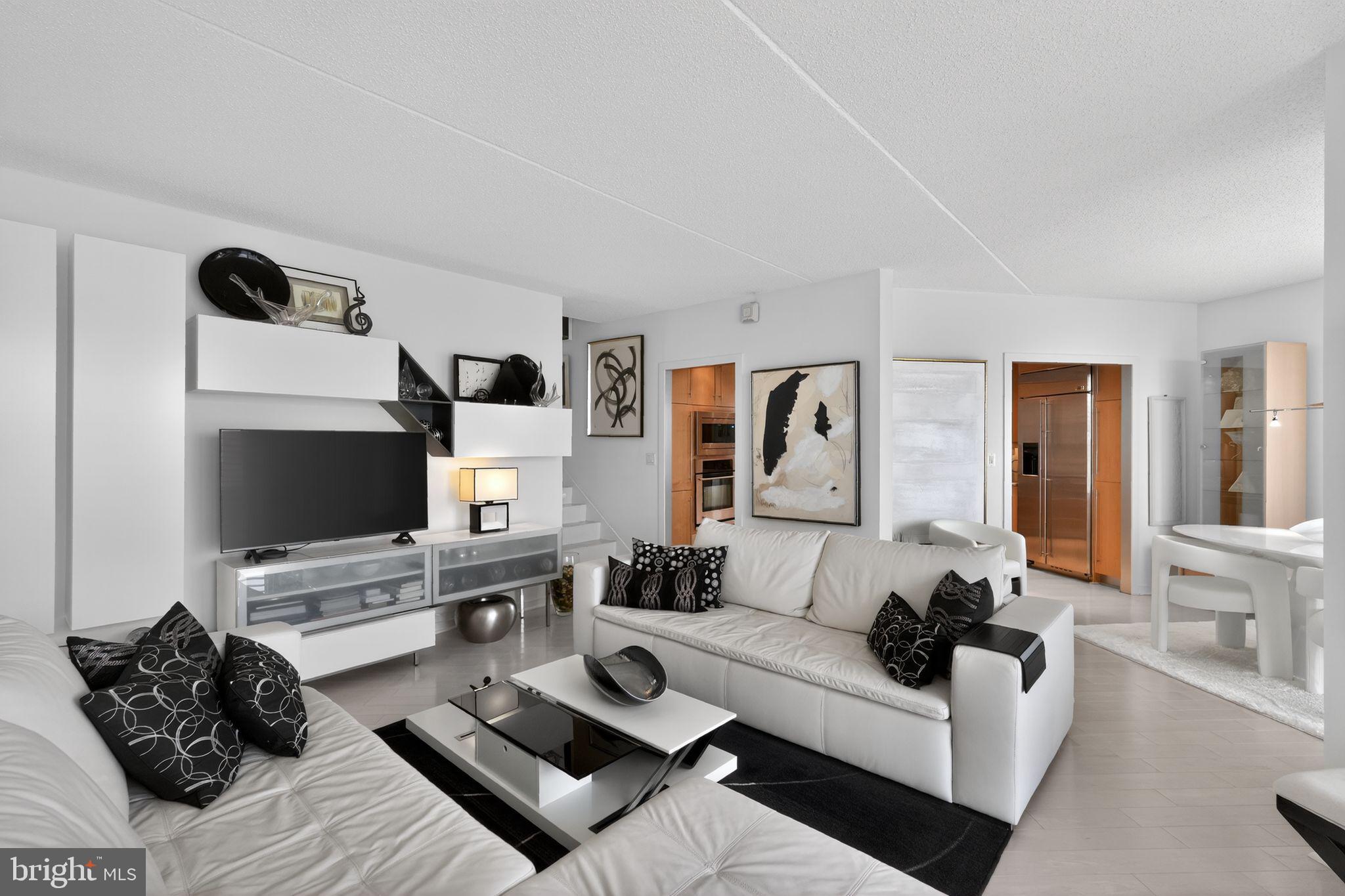 LOGAN SQUARE - Residential