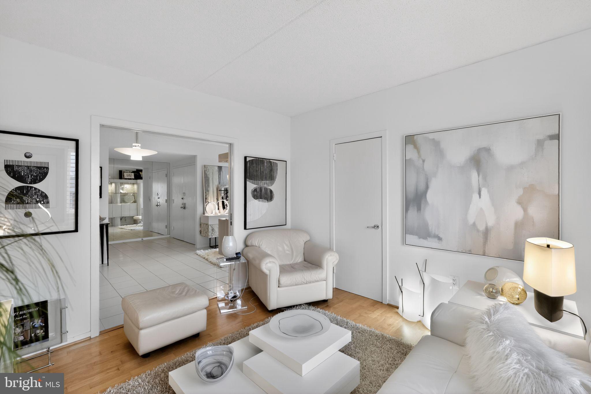 LOGAN SQUARE - Residential