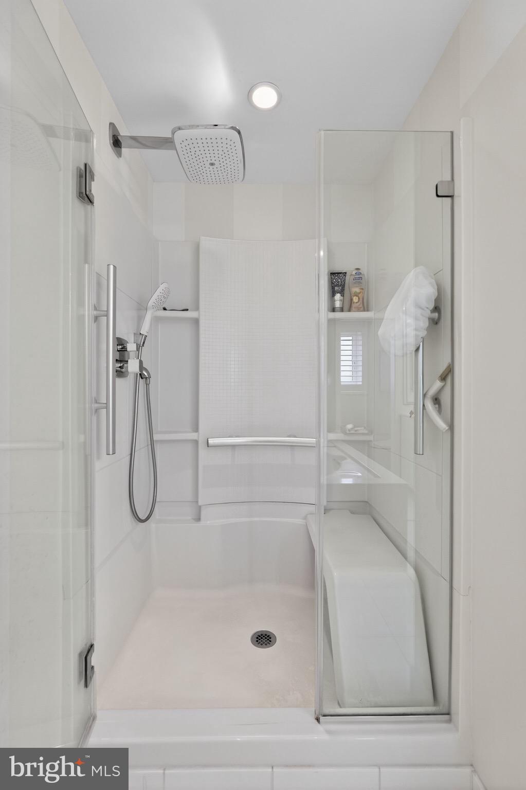 LOGAN SQUARE - Residential