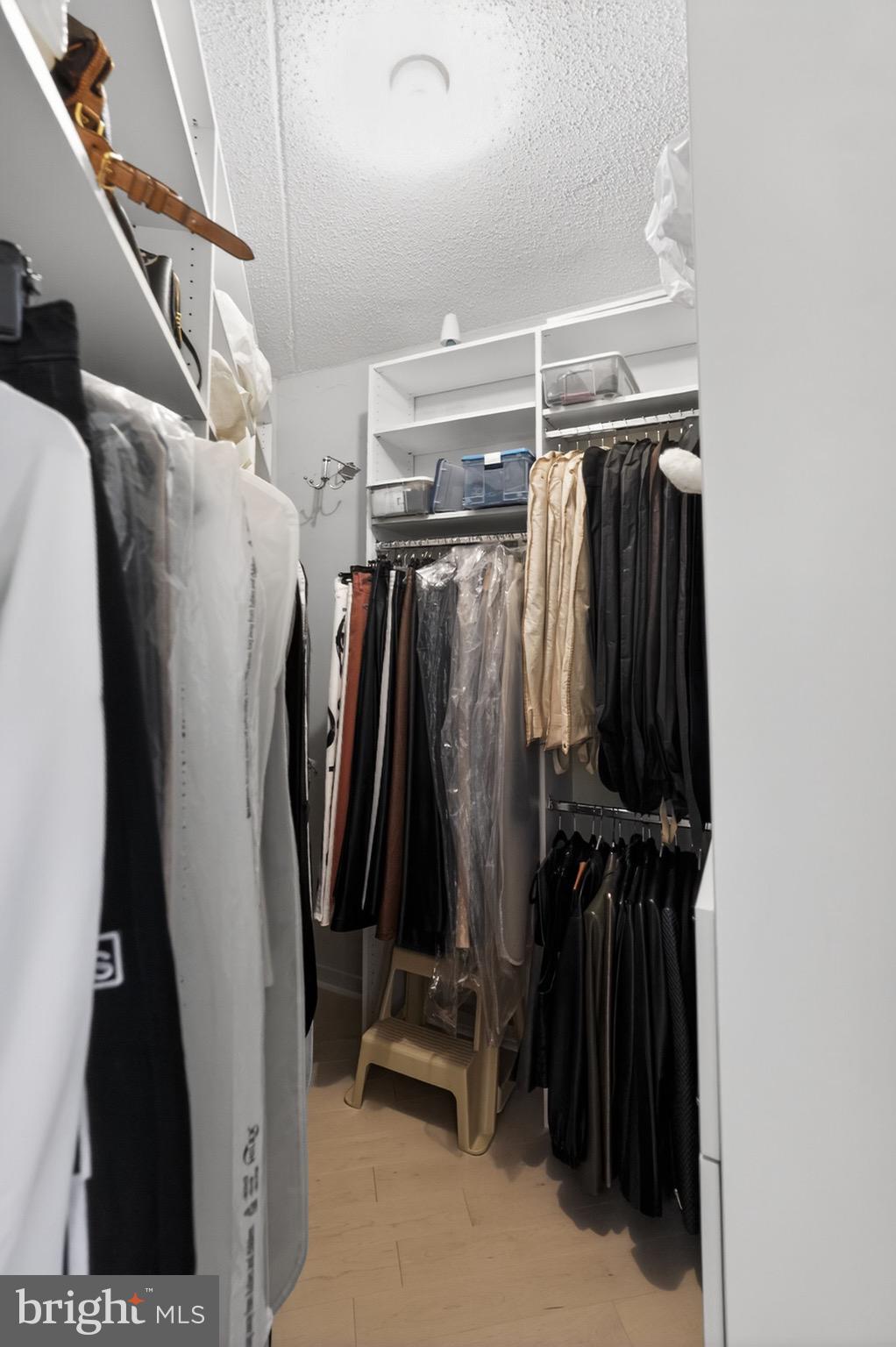 LOGAN SQUARE - Residential