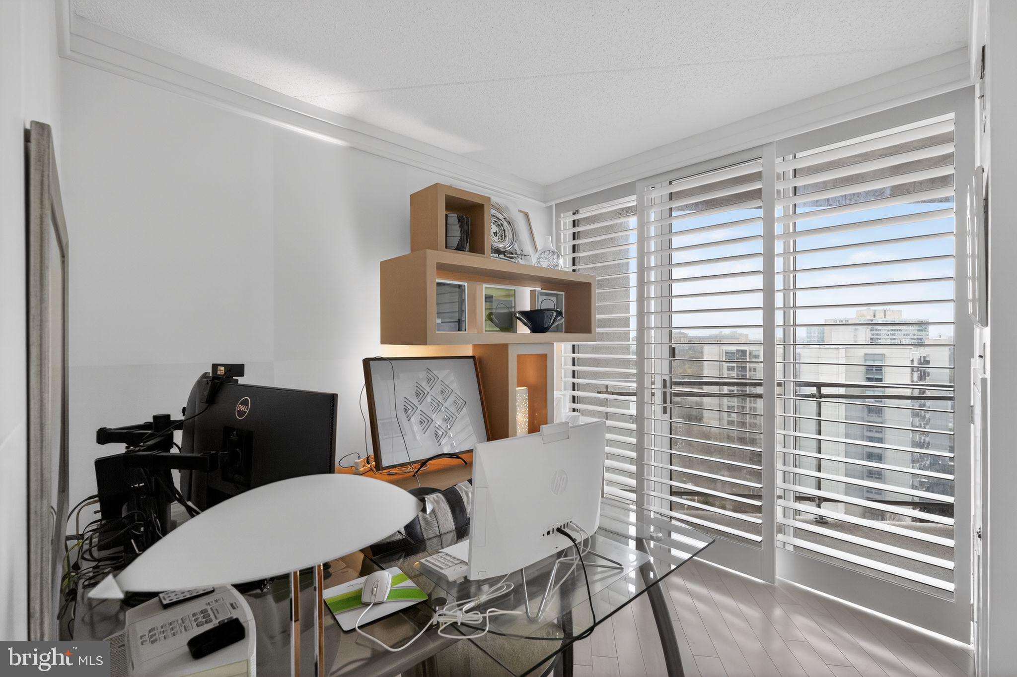 LOGAN SQUARE - Residential