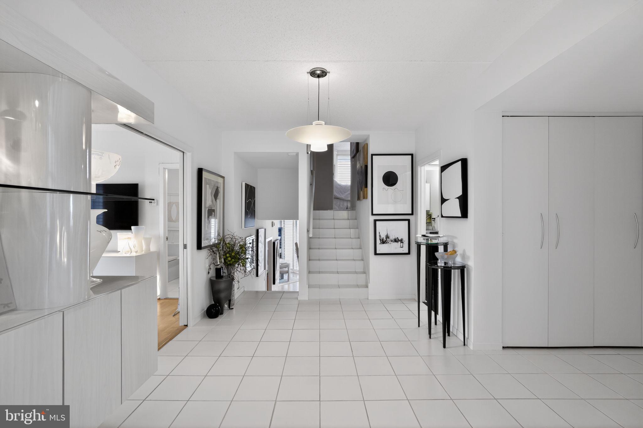 LOGAN SQUARE - Residential