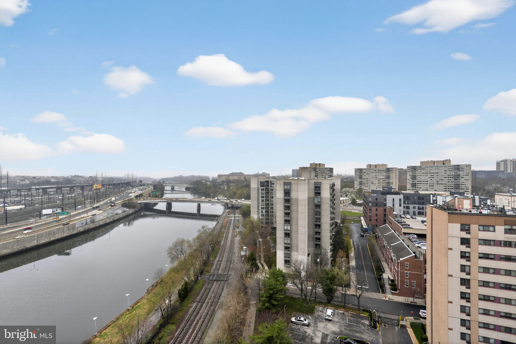 LOGAN SQUARE - Residential