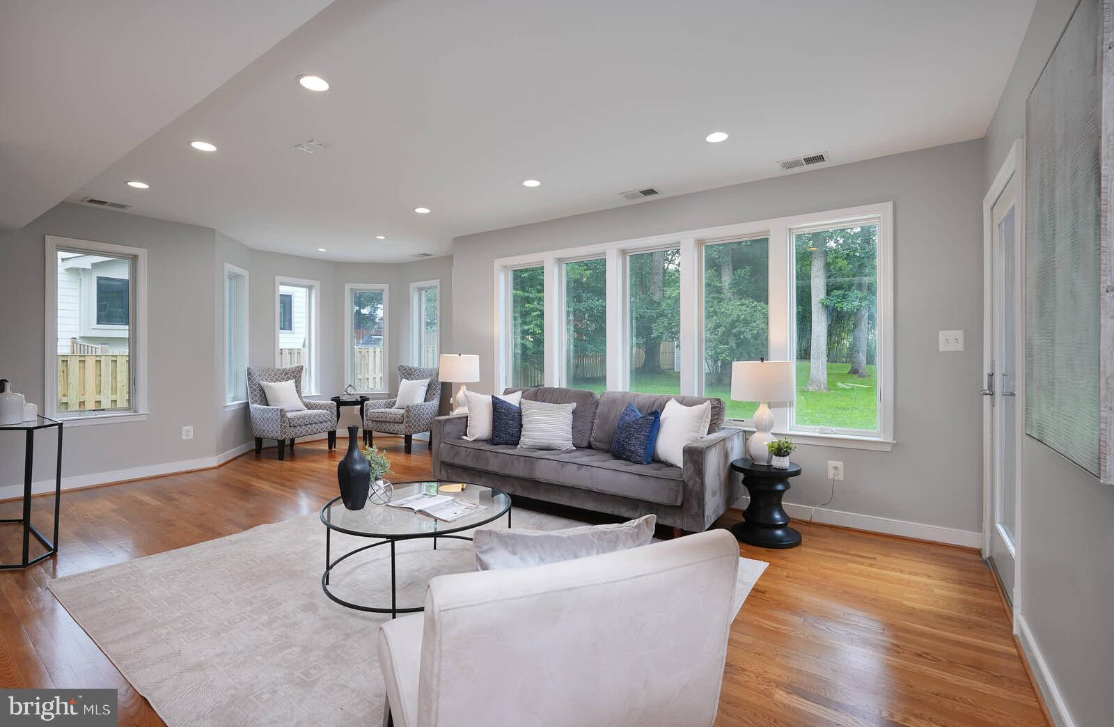 VIENNA WOODS - Residential