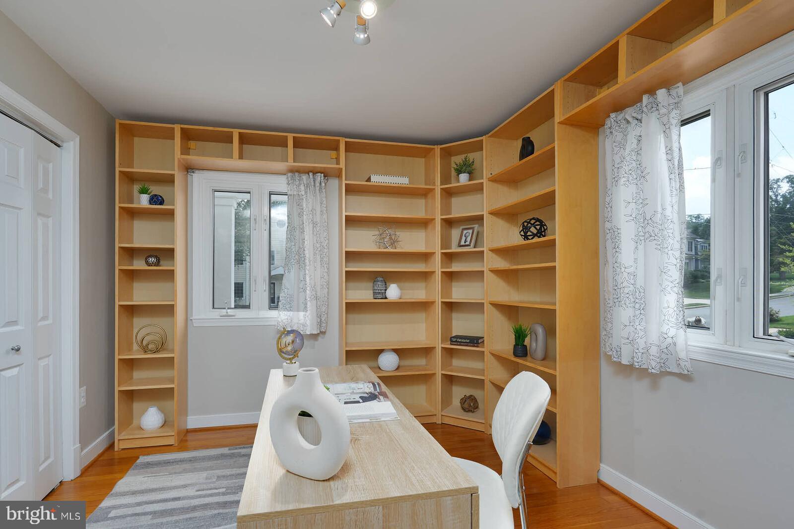 VIENNA WOODS - Residential