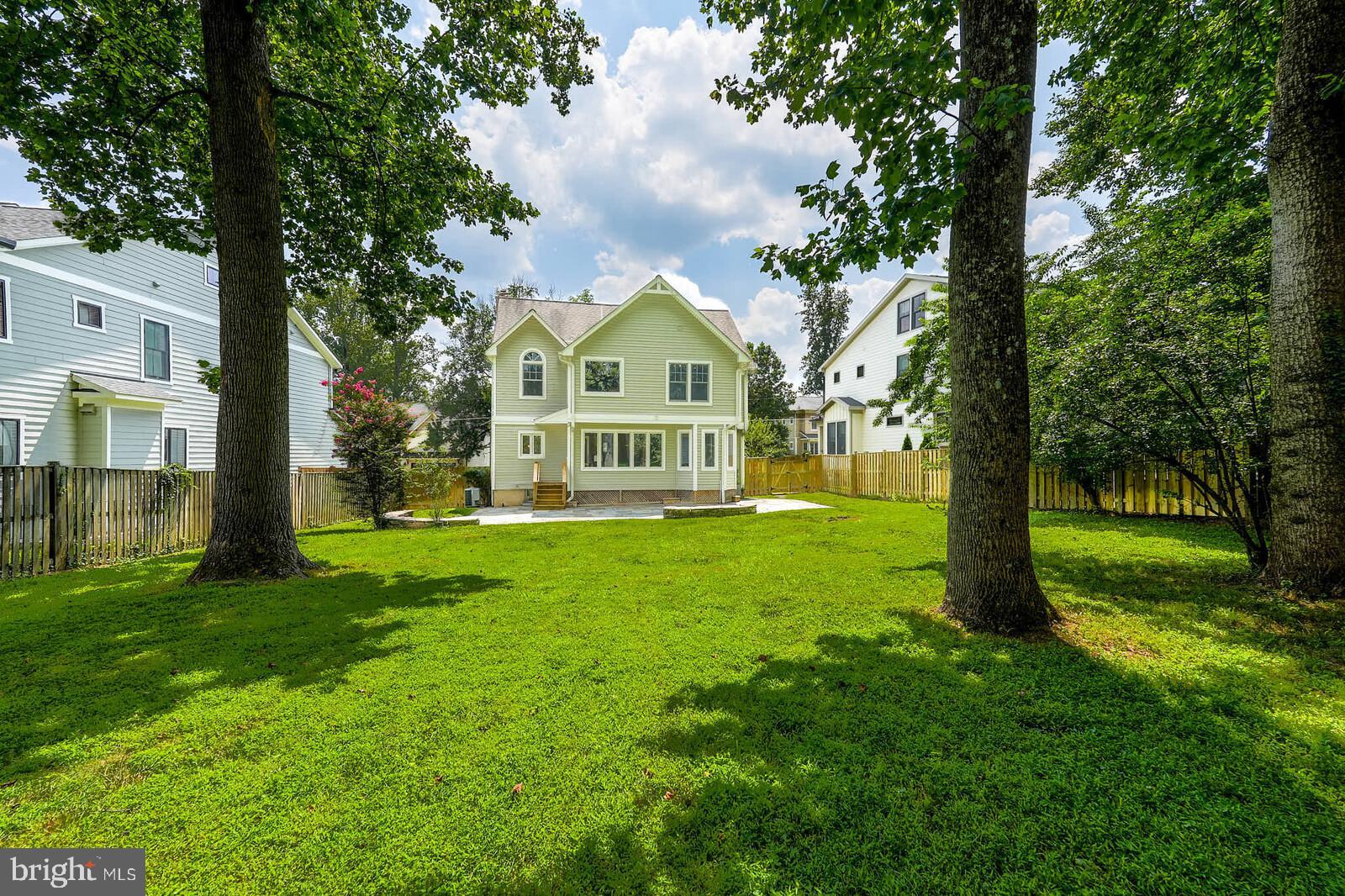 VIENNA WOODS - Residential