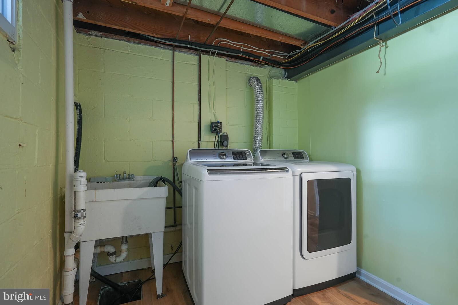 VIENNA WOODS - Residential