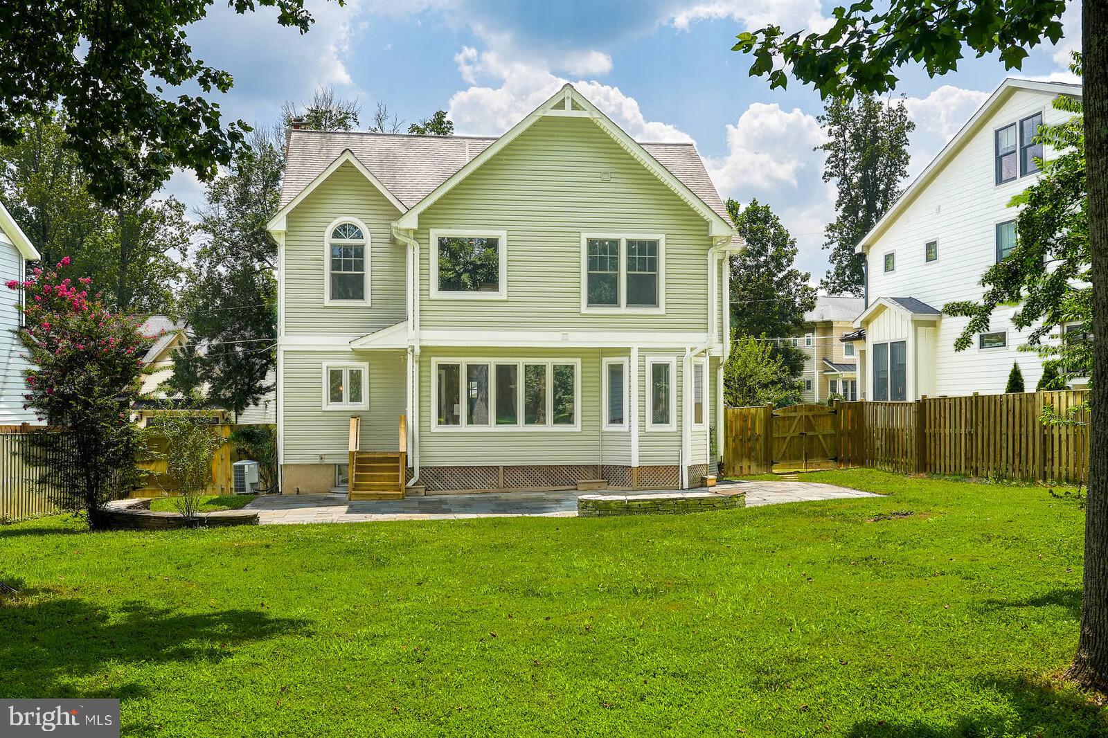 VIENNA WOODS - Residential