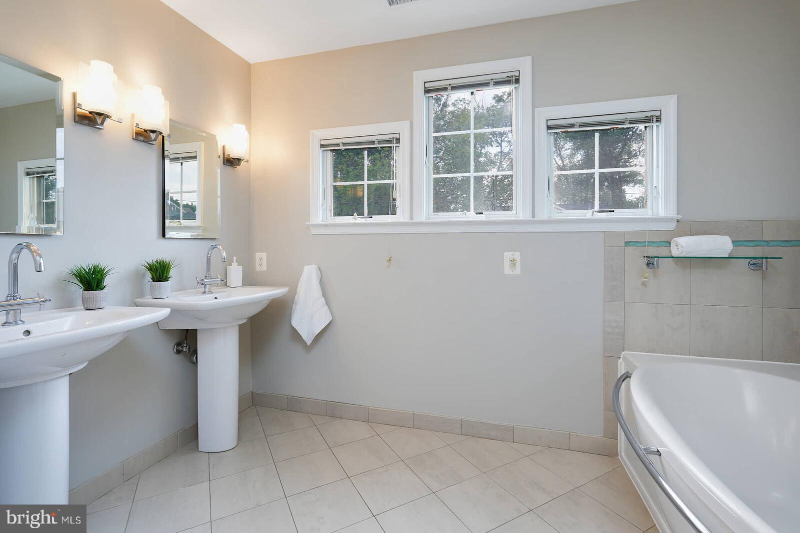 VIENNA WOODS - Residential