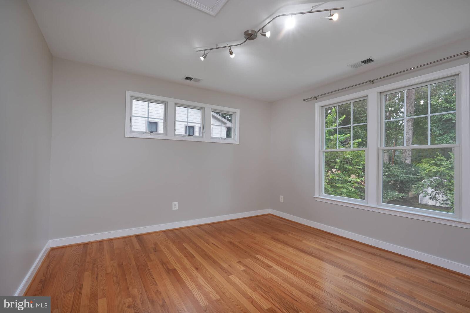 VIENNA WOODS - Residential