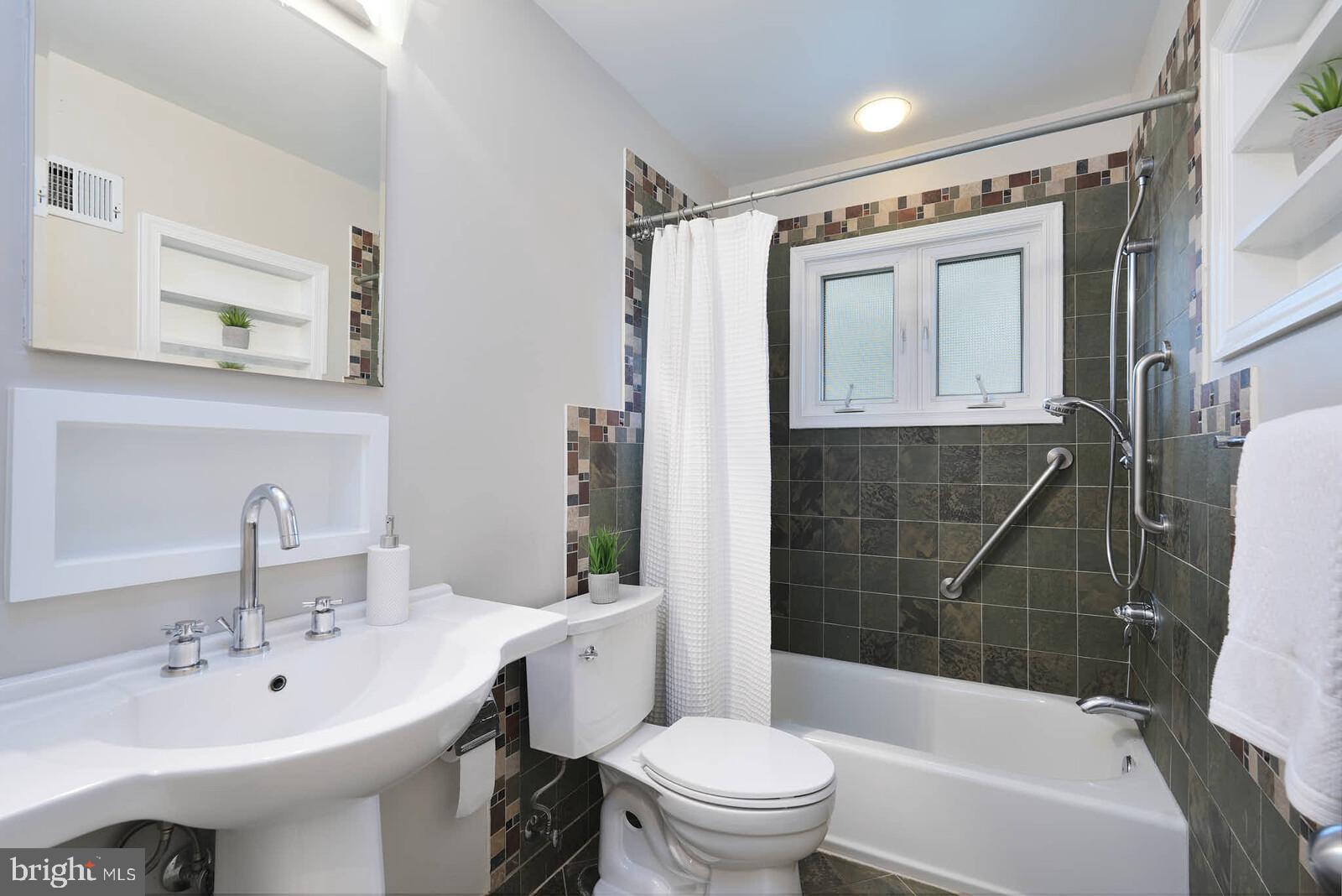 VIENNA WOODS - Residential