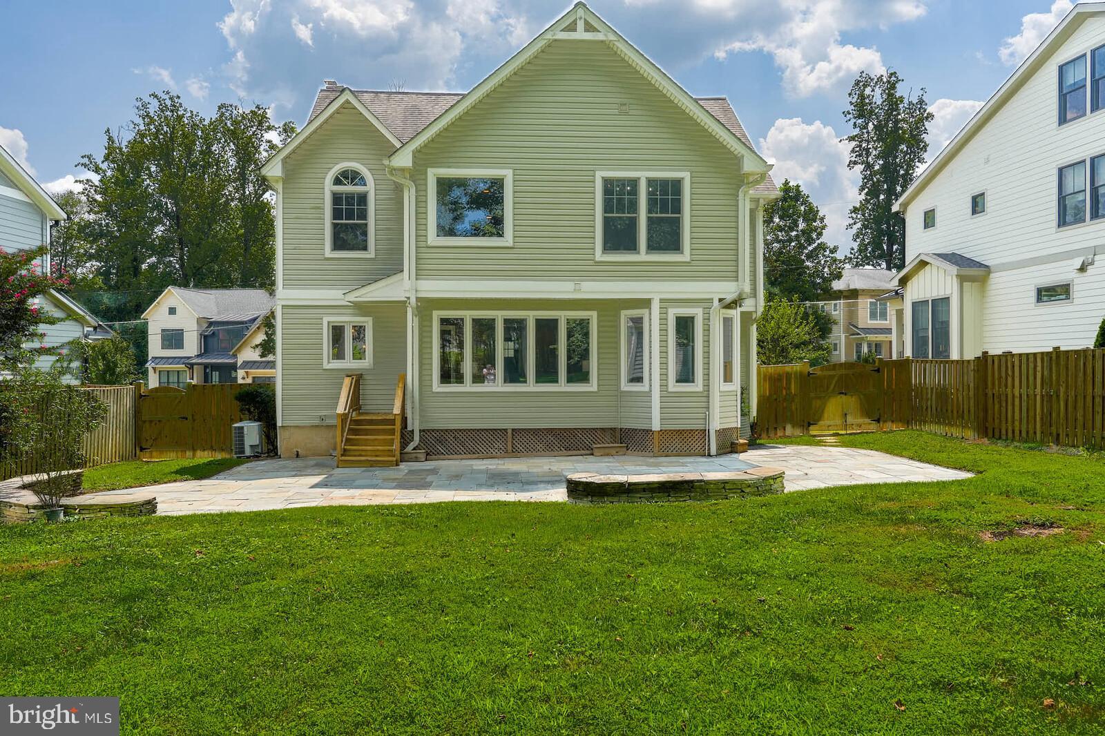 VIENNA WOODS - Residential