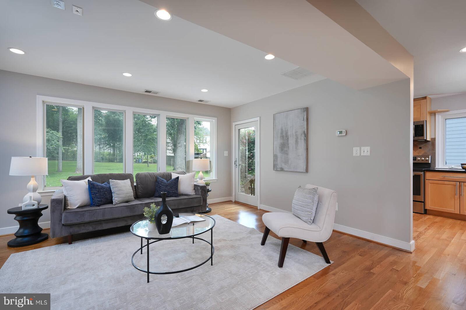 VIENNA WOODS - Residential