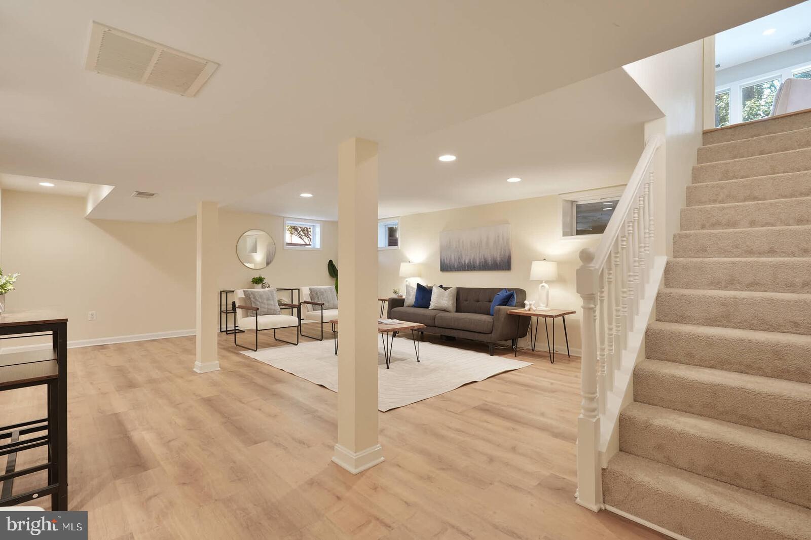 VIENNA WOODS - Residential