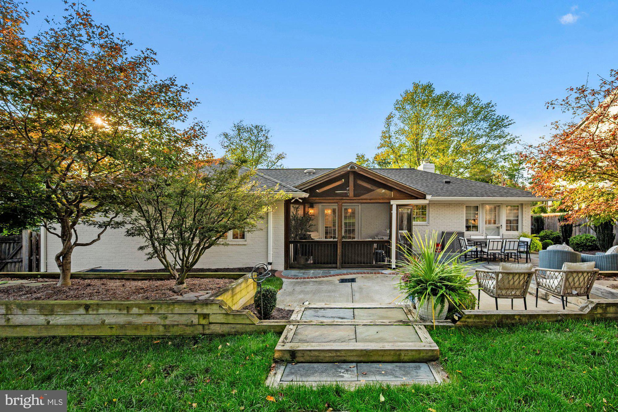 403 JOHN MARSHALL DRIVE NE