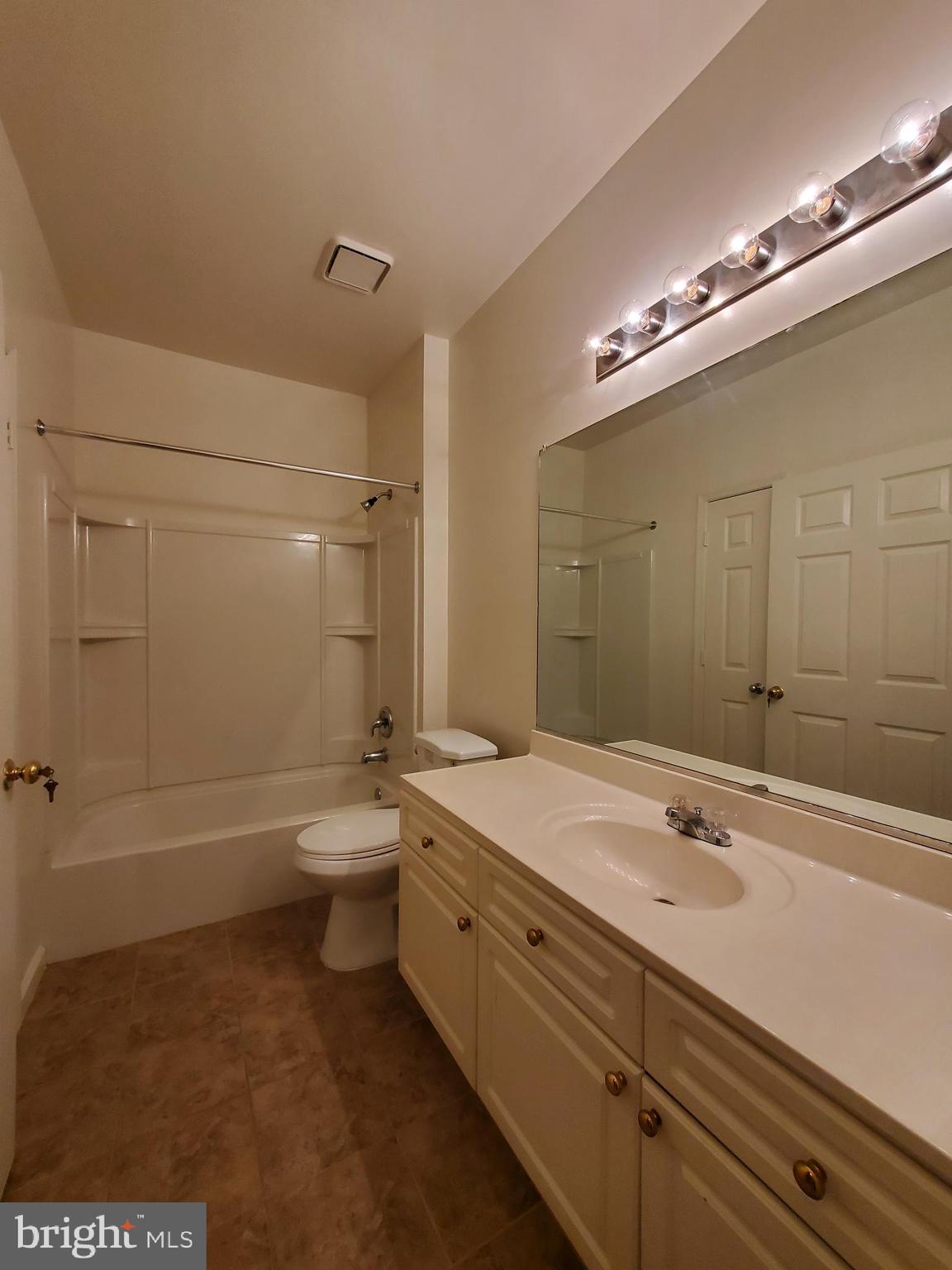 WORLDGATE CONDO - Residential Lease