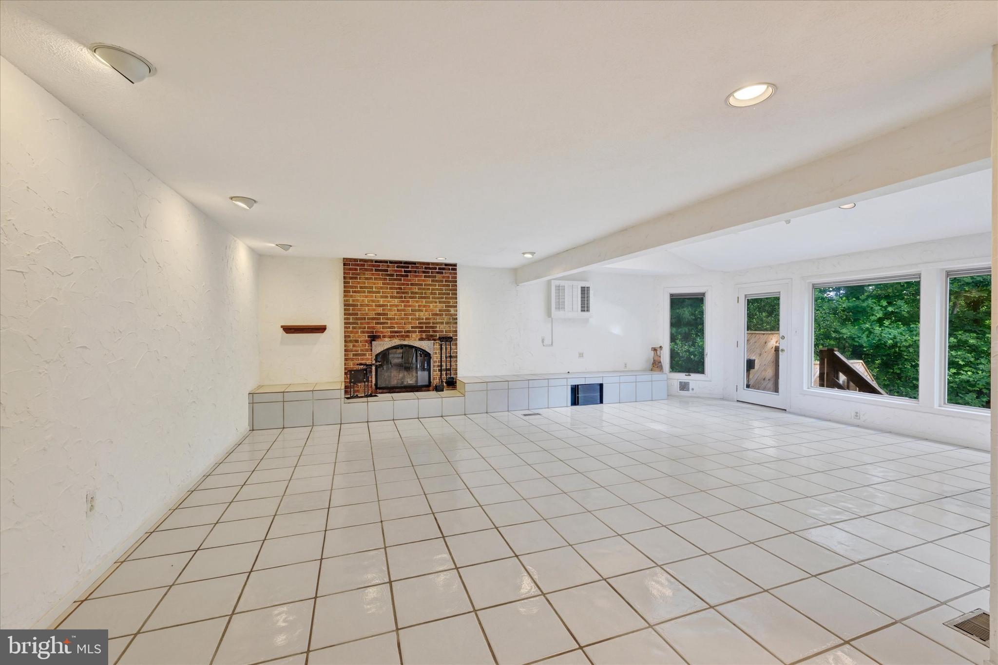 WOODHOLME VILLAGE - Residential