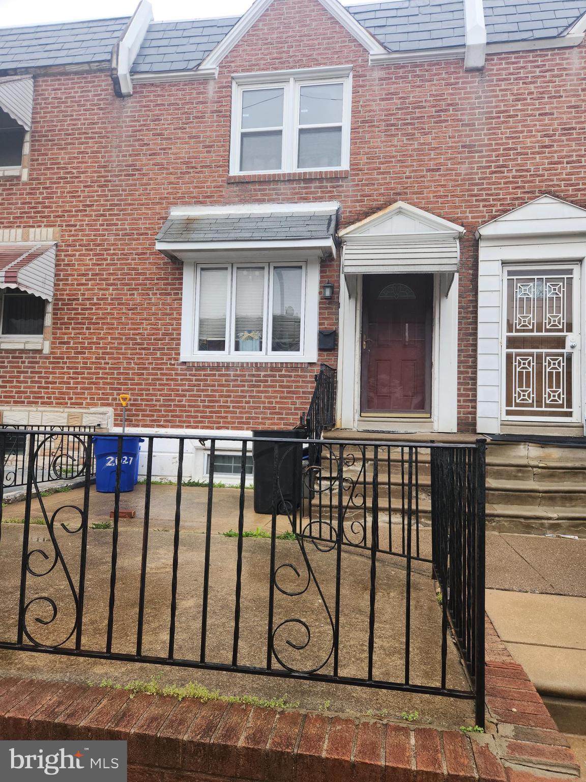 2027 ANCHOR STREET