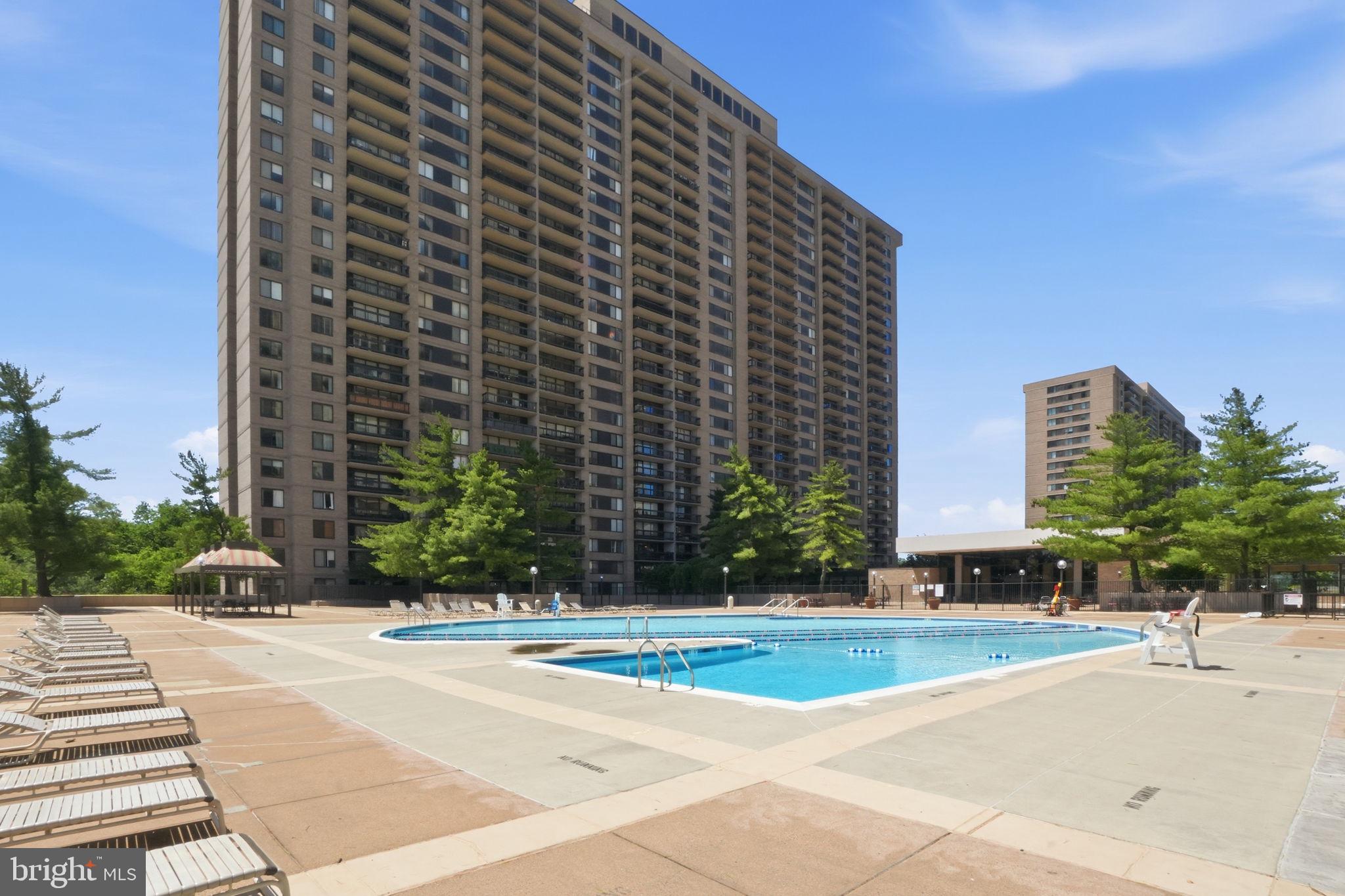SKYLINE PLAZA - Residential