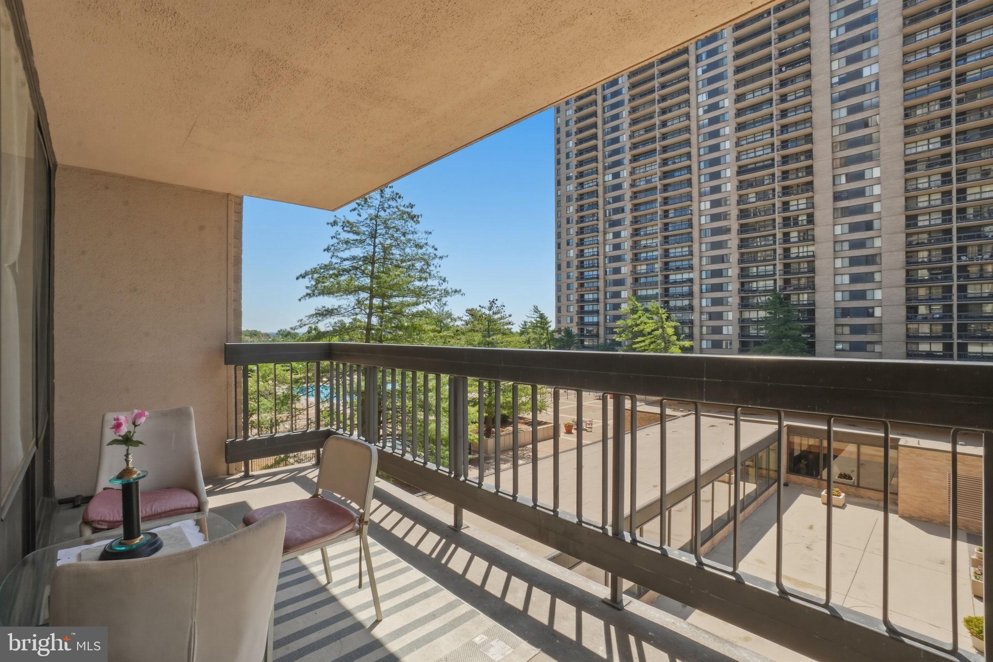 SKYLINE PLAZA - Residential
