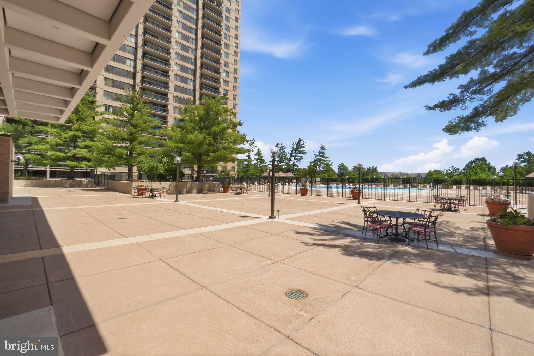 SKYLINE PLAZA - Residential