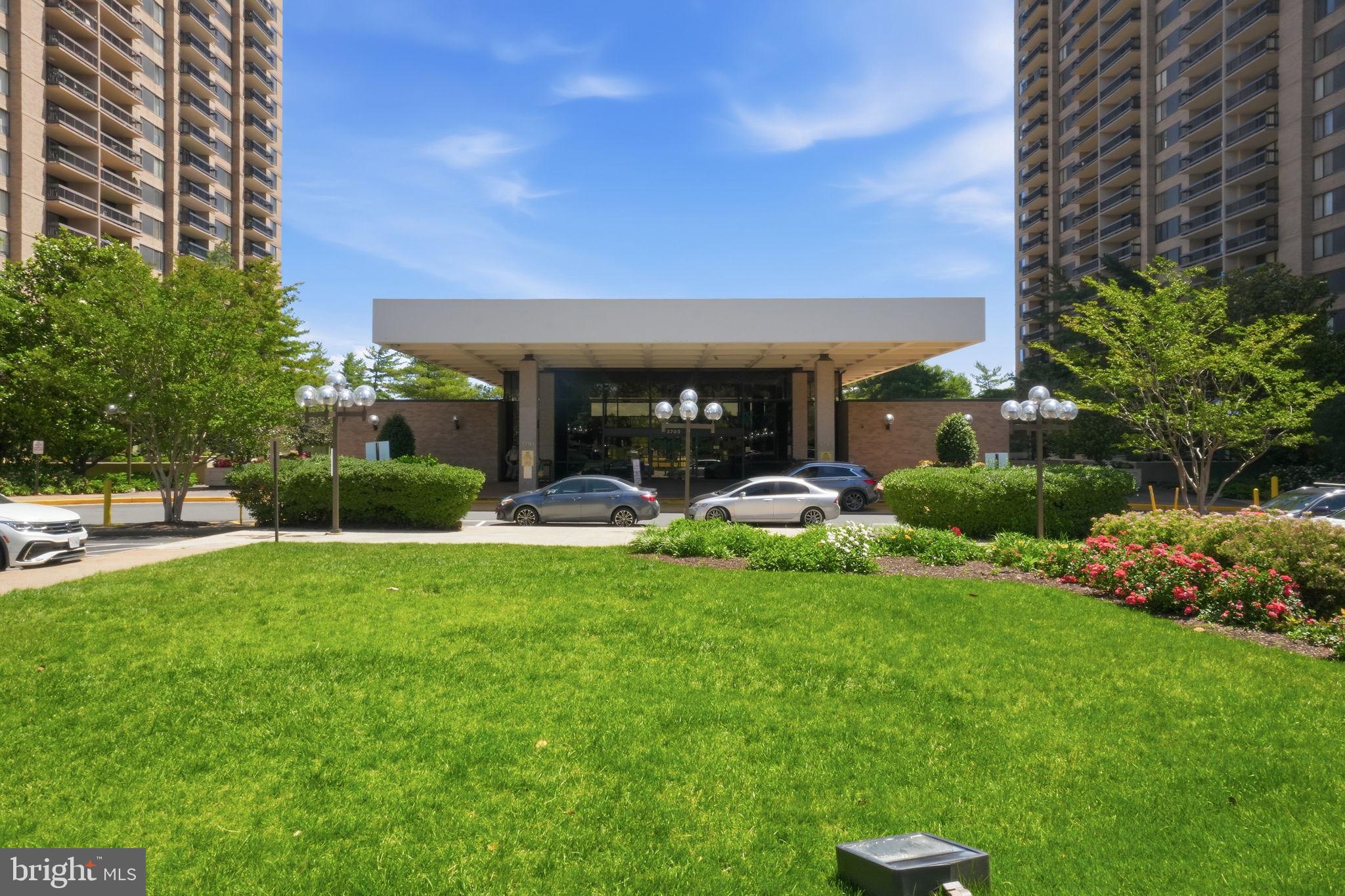 SKYLINE PLAZA - Residential
