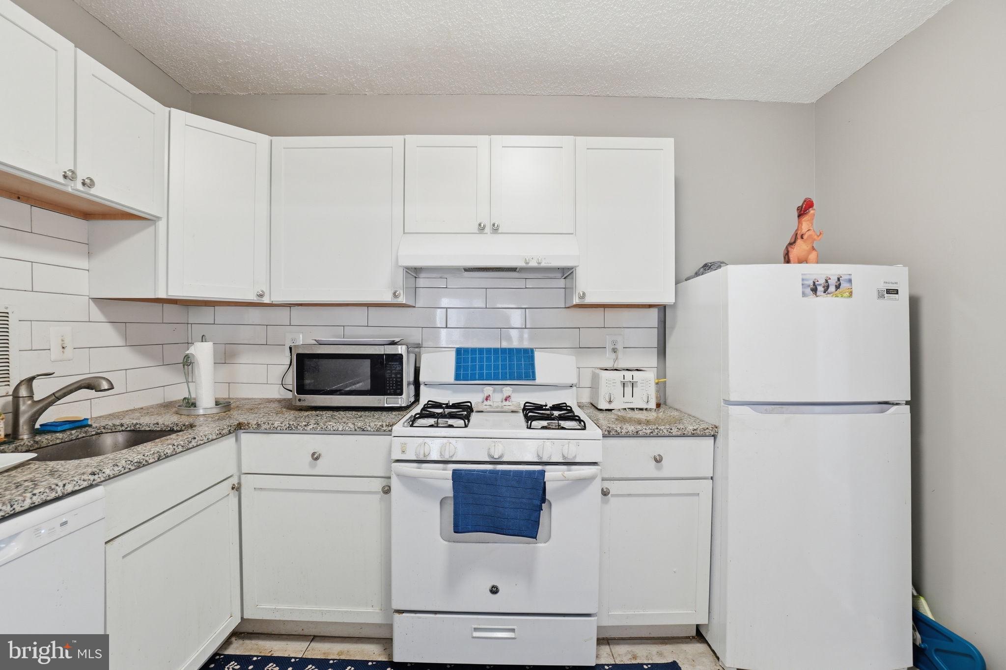 SKYLINE PLAZA - Residential