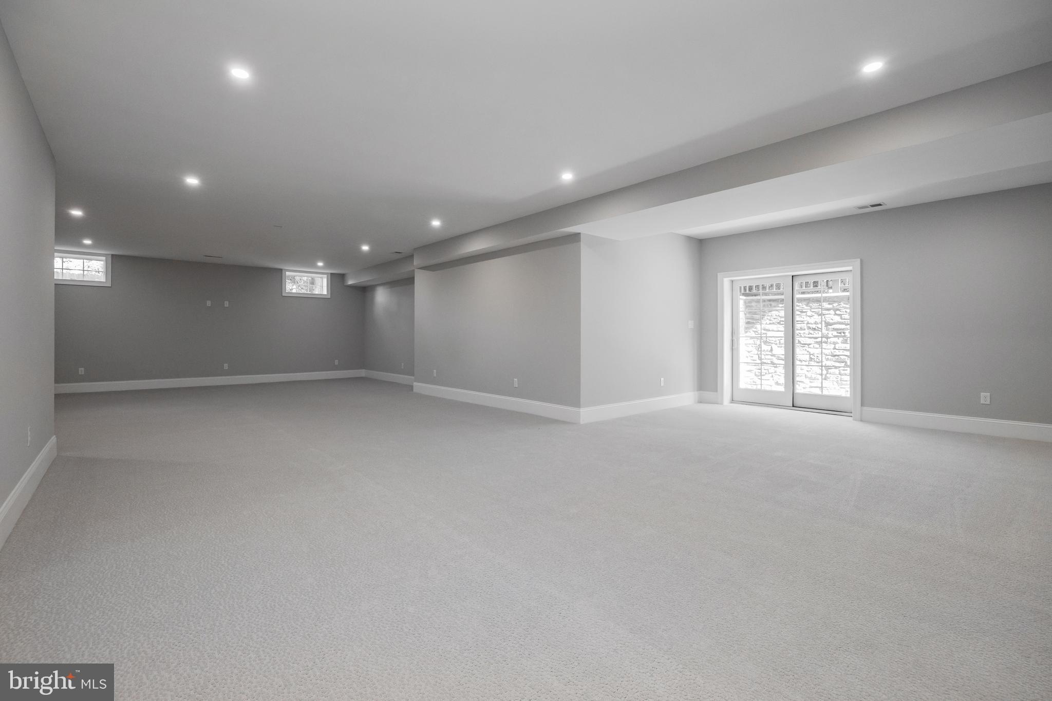 COLONIAL VILLAGE - Residential