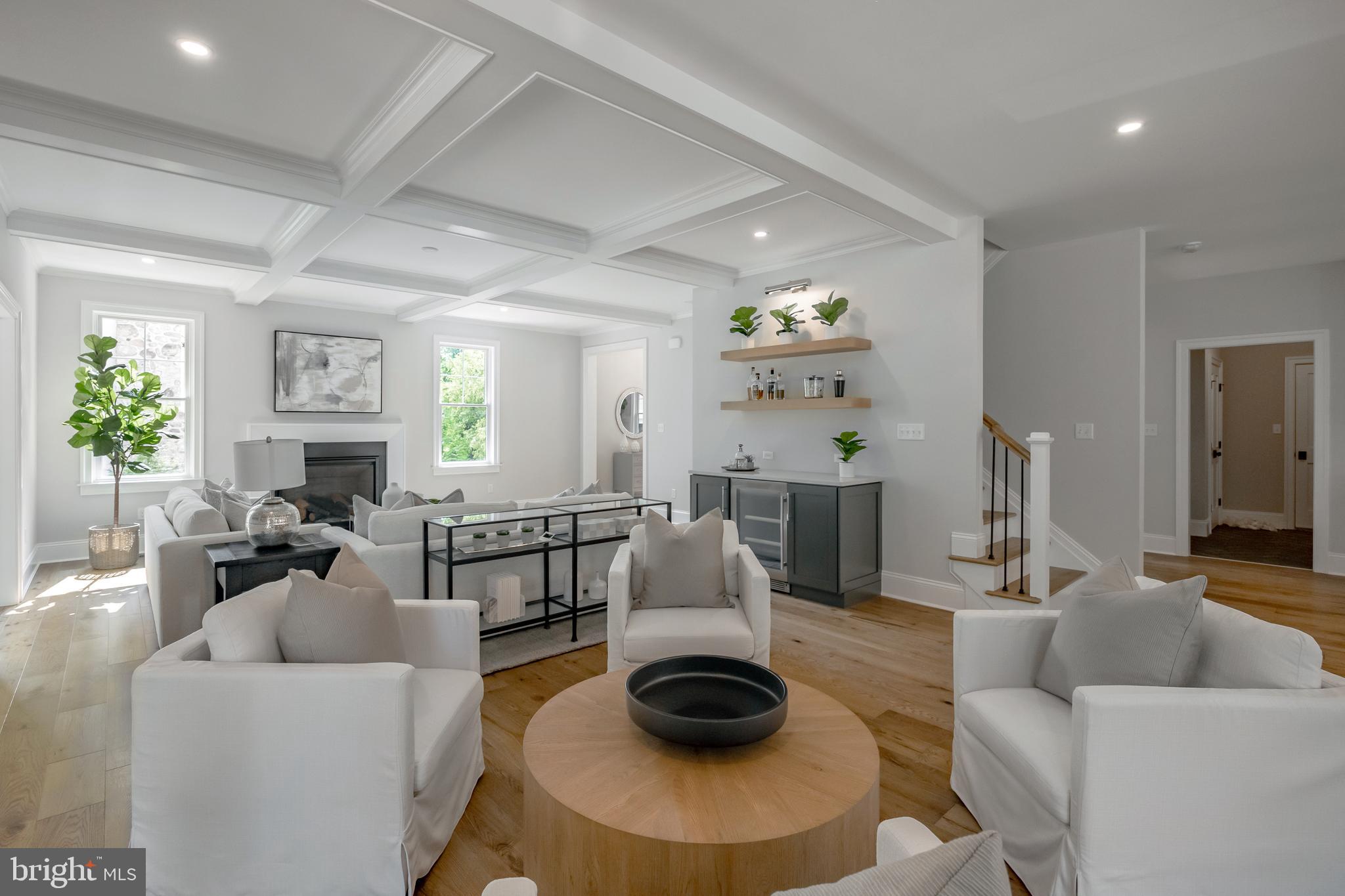 COLONIAL VILLAGE - Residential