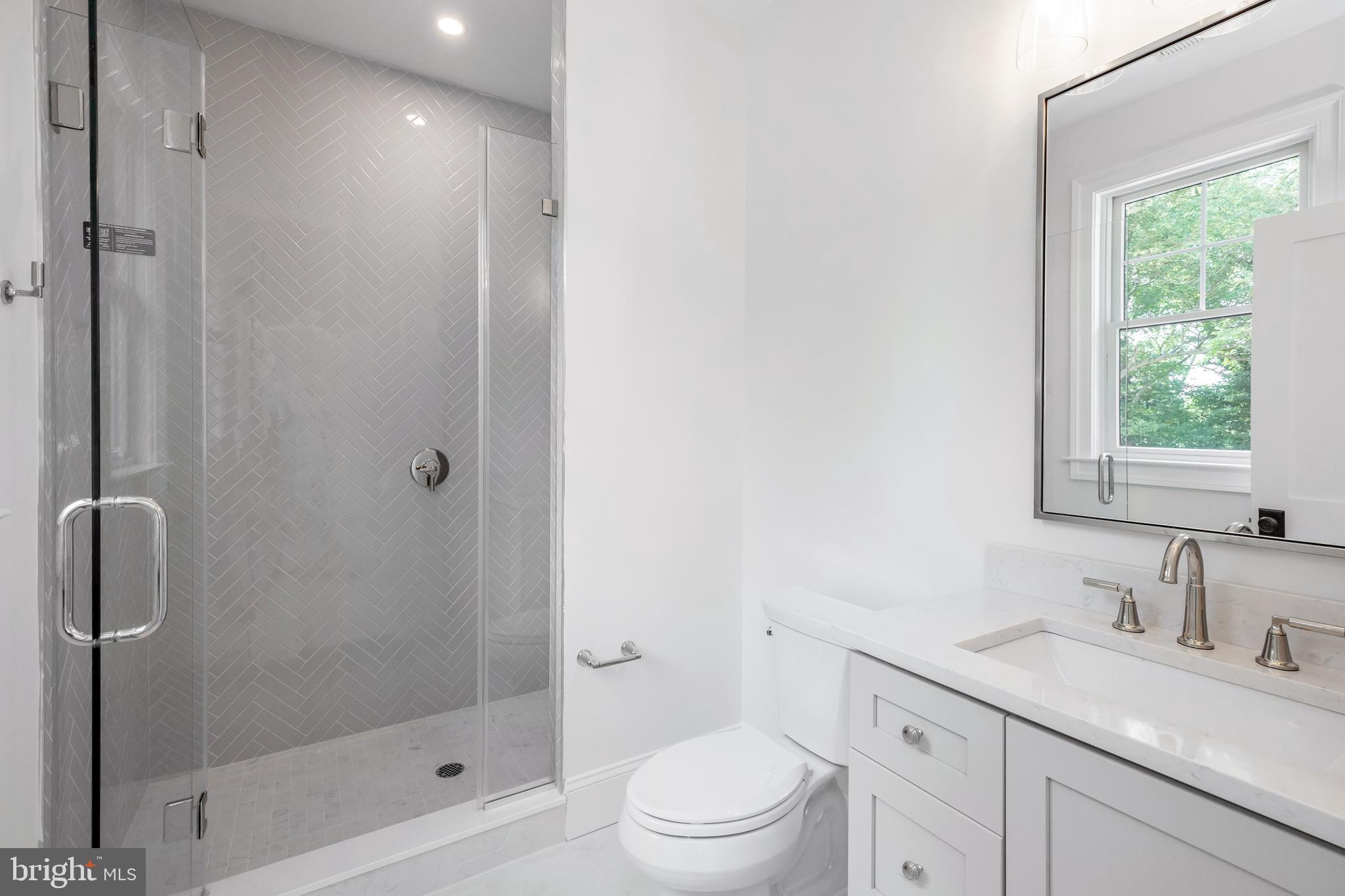 COLONIAL VILLAGE - Residential