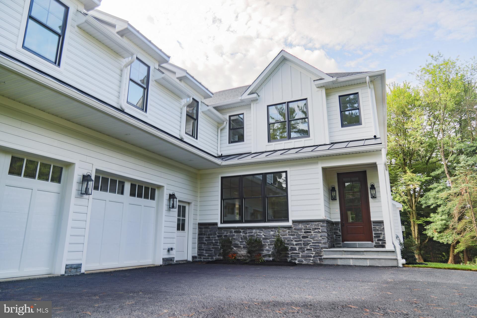 COLONIAL VILLAGE - Residential