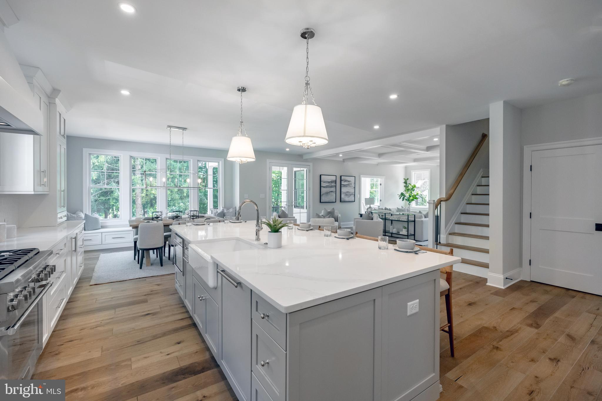 COLONIAL VILLAGE - Residential