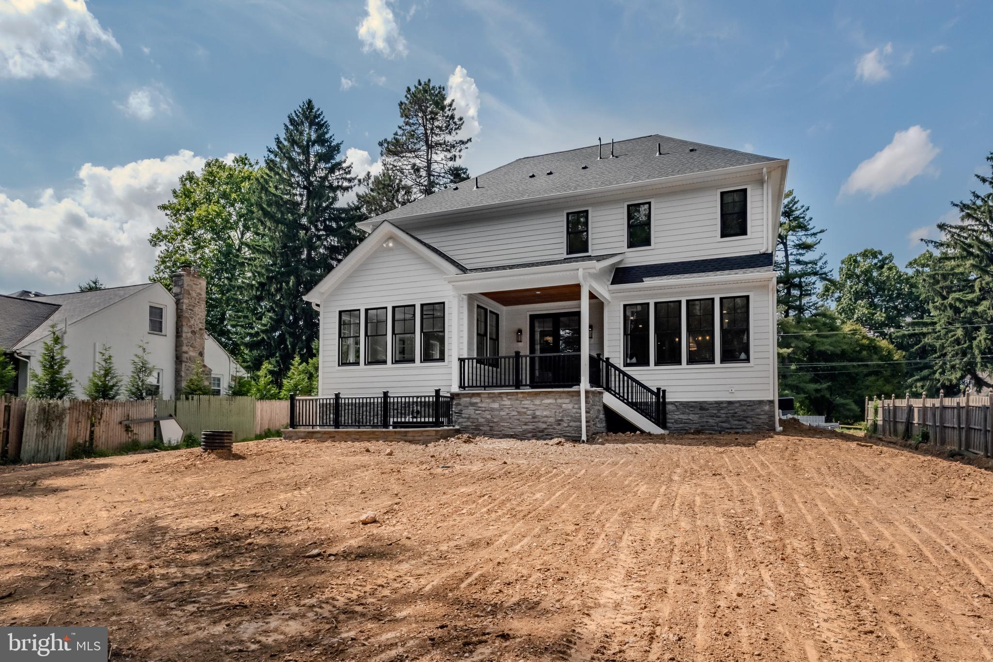 COLONIAL VILLAGE - Residential