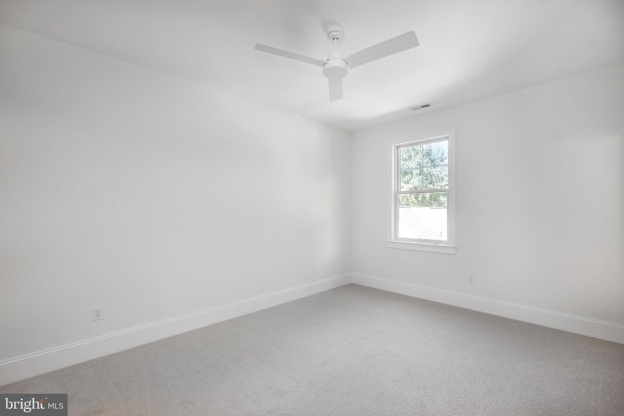 COLONIAL VILLAGE - Residential