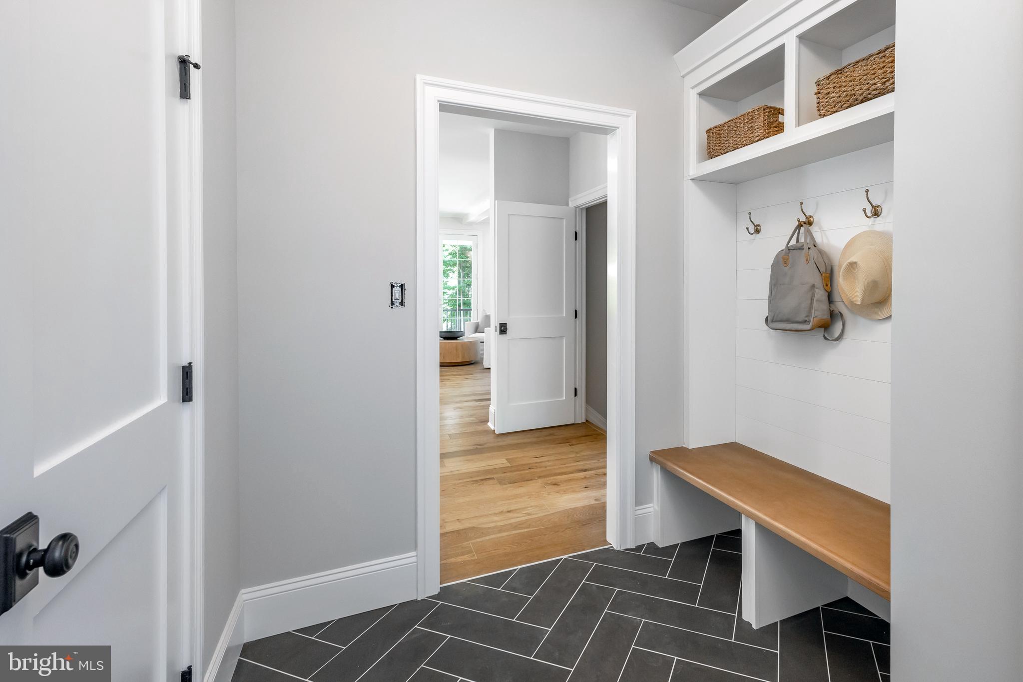 COLONIAL VILLAGE - Residential